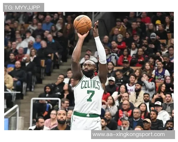 杰伦布朗半场火力全开15投10中狂砍24分3篮板3助攻展现超强实力