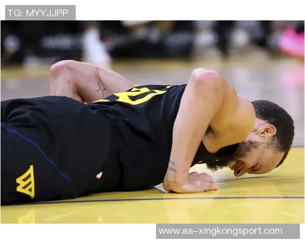 勇士队医澄清库里伤情错误左腿受伤引发关注与讨论