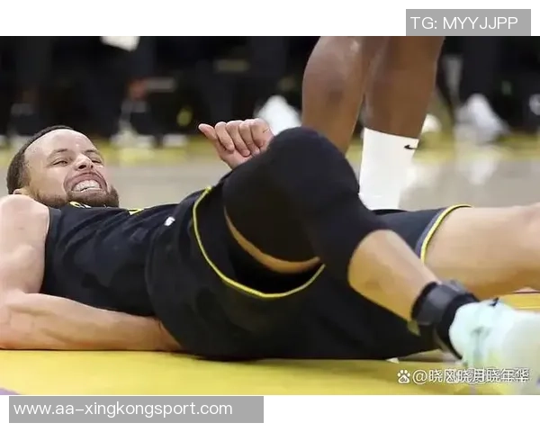 库里股四头肌受伤赛后痛苦一瘸一拐离场引发球迷担忧